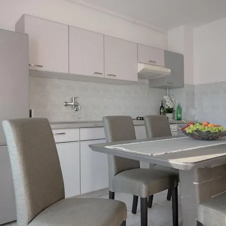 Apartment With Wifi Stinjan, Pula - 27943 Štinjan